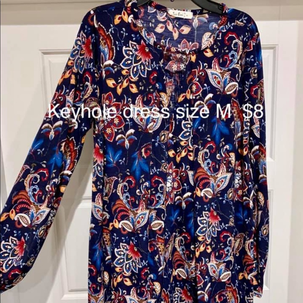 Long sleeve paisley keyhole dress